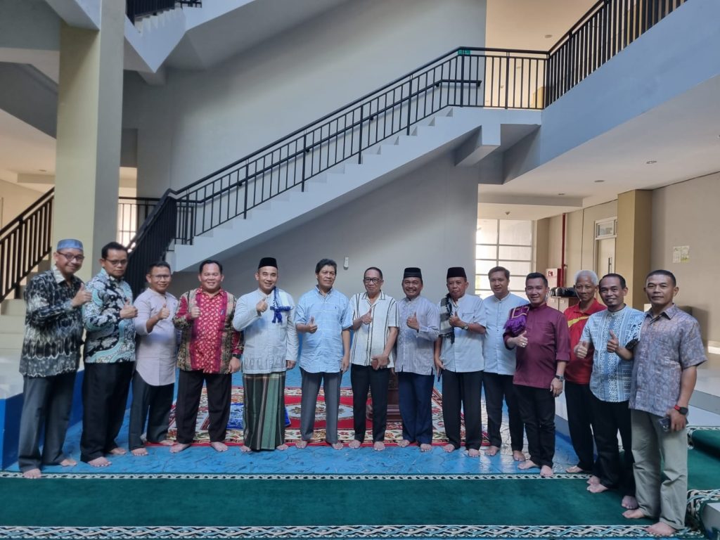 Sholat Jumat Laboratorium Terpadu UIN Raden Fatah Palembang dipimpin Dr. Syahril Jamil