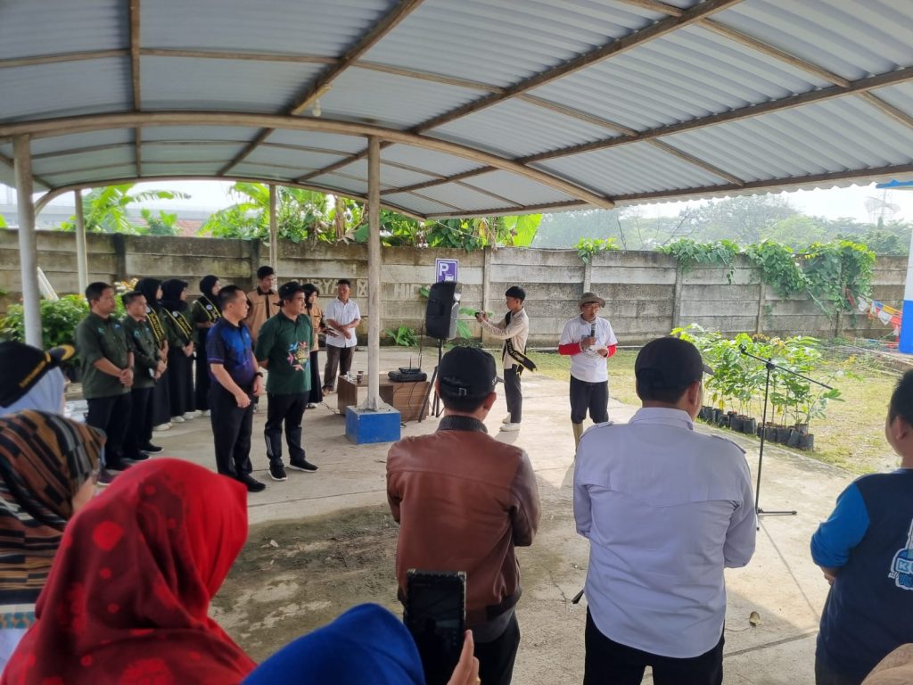 Civitas akademika UIN Raden Fatah tanam pohon matoa peringati Hari Bumi