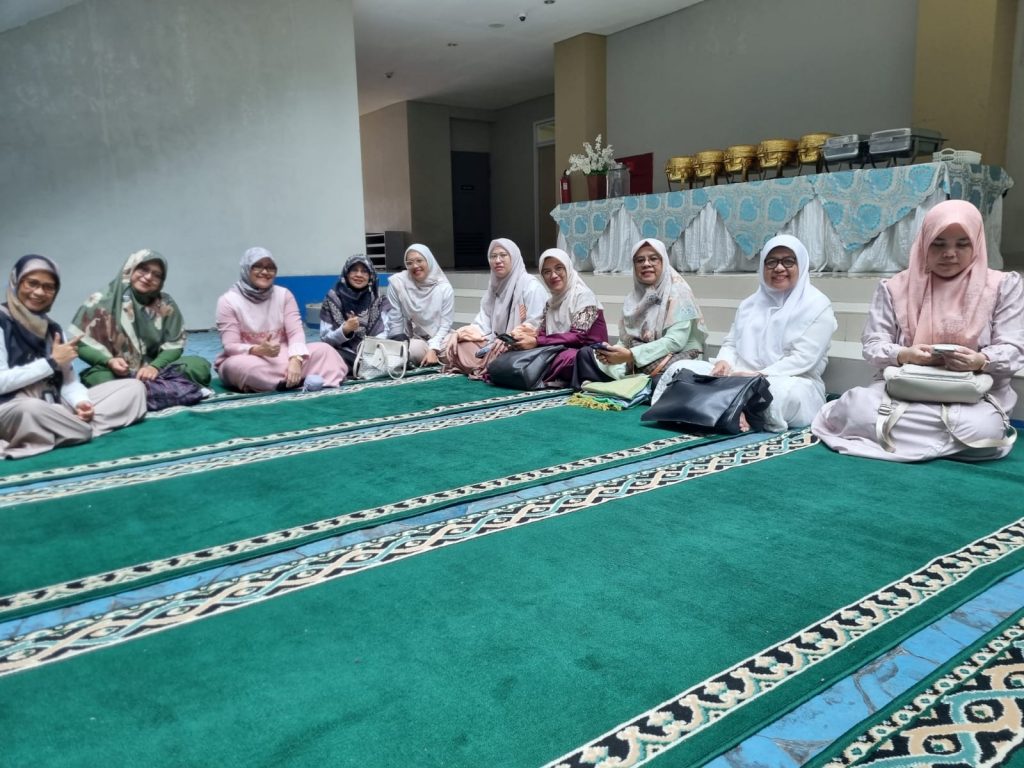 Dosen dan mahasiswa UIN Raden Fatah mengikuti pembinaan rohani Nuzulul Quran
