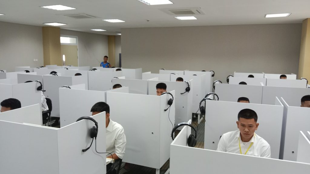 Peserta Tes CAT Polda Sumsel sedang mengerjakan soal seleksi POLRI